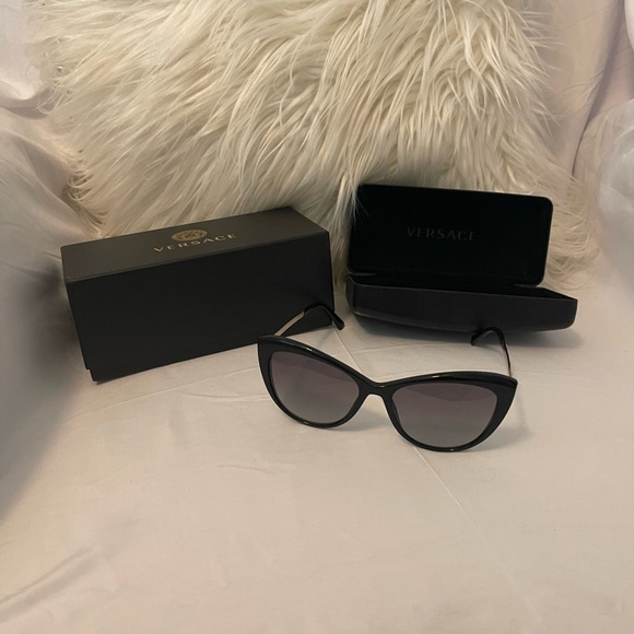 Versace Accessories - Versace Elegant Black Sunglasses